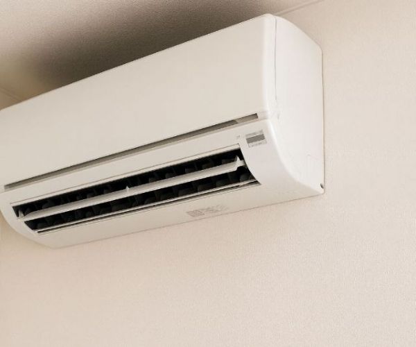 暖氣與空調運轉時為何會發出嗶啵聲？機體熱脹冷縮與結構聲響完整解析